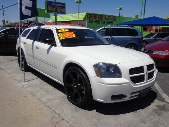 2007 Dodge Magnum SE