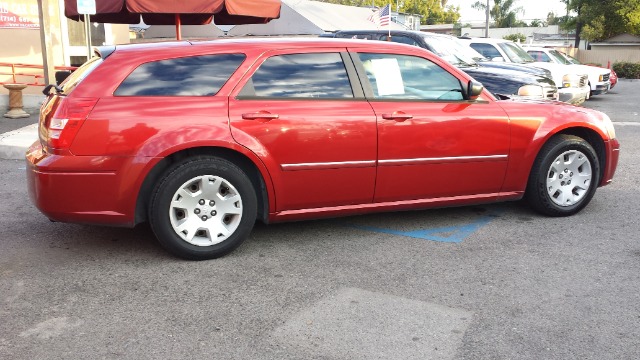 2007 Dodge Magnum SE