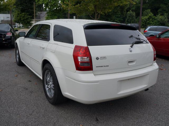 2007 Dodge Magnum SE