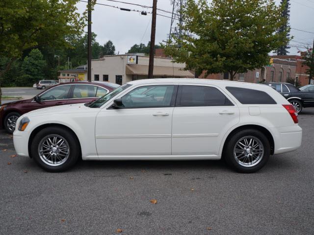 2007 Dodge Magnum SE