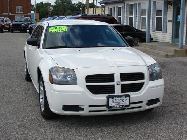 2007 Dodge Magnum SE