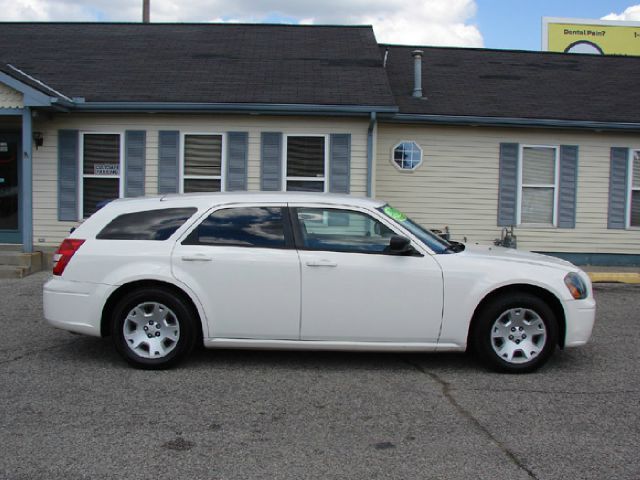 2007 Dodge Magnum SE