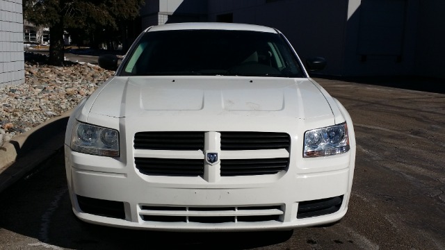 2008 Dodge Magnum Base