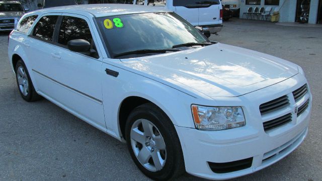 2008 Dodge Magnum Base