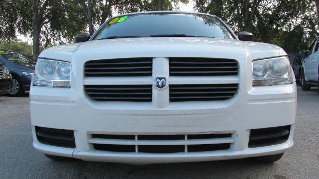 2008 Dodge Magnum Base