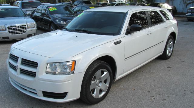 2008 Dodge Magnum Base