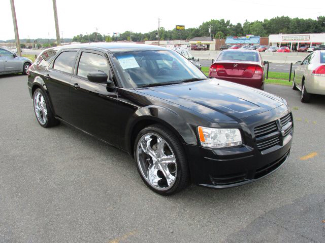 2008 Dodge Magnum Base