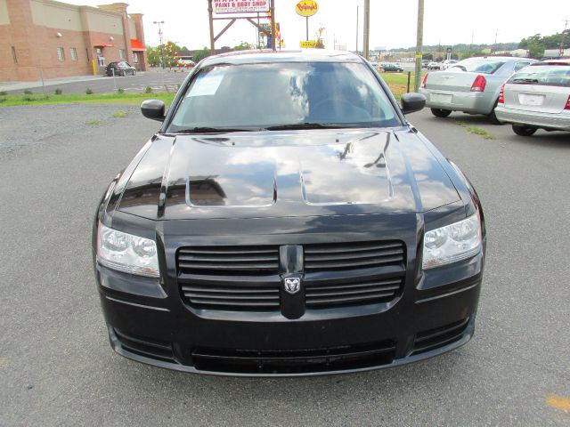 2008 Dodge Magnum Base