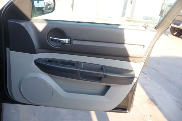 2008 Dodge Magnum Base