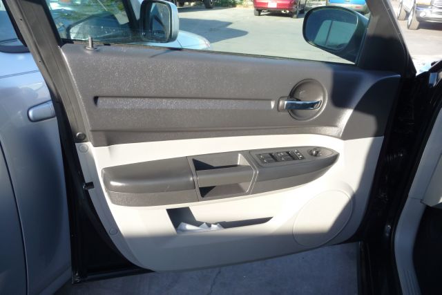 2008 Dodge Magnum Base