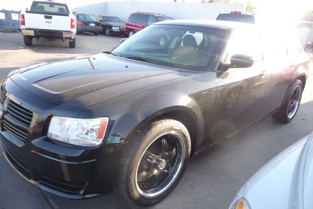 2008 Dodge Magnum Base