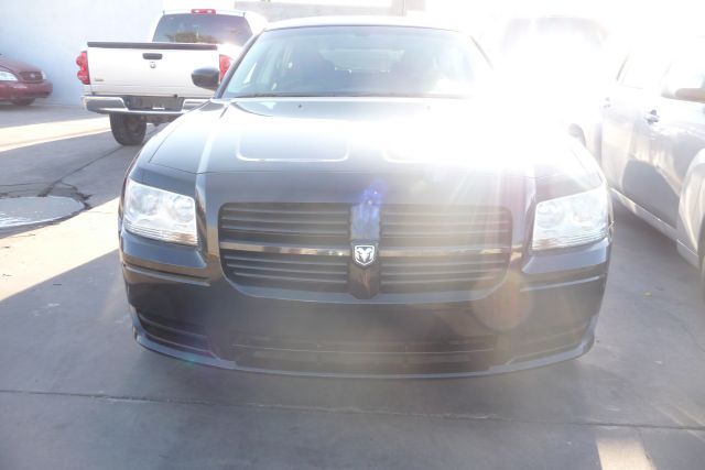2008 Dodge Magnum Base