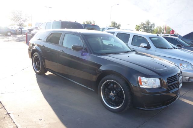 2008 Dodge Magnum Base