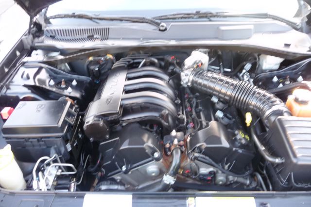 2008 Dodge Magnum Base