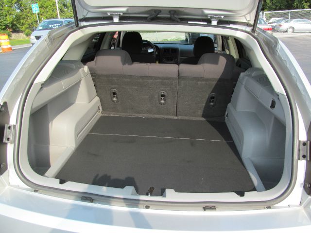 2008 Dodge Magnum Base