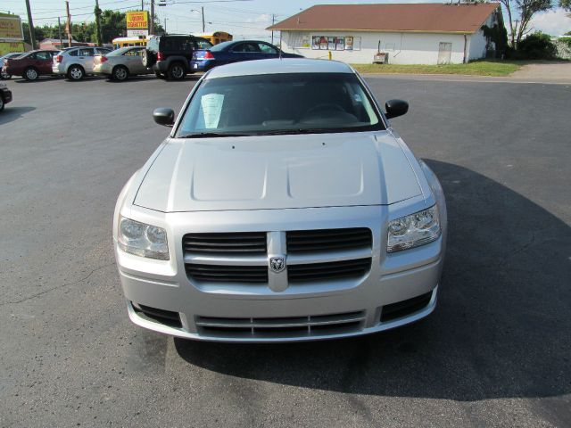2008 Dodge Magnum Base
