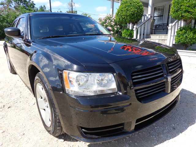 2008 Dodge Magnum Base