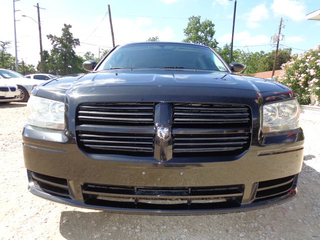 2008 Dodge Magnum Base