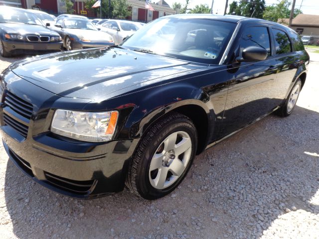 2008 Dodge Magnum Base