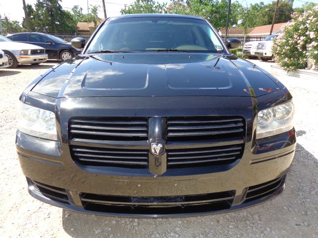 2008 Dodge Magnum Base