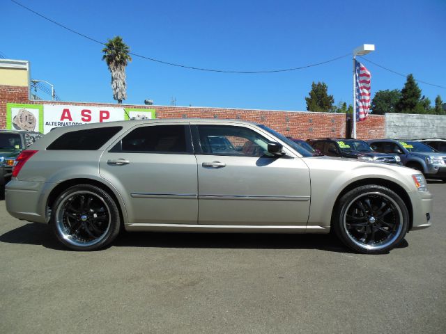 2008 Dodge Magnum S