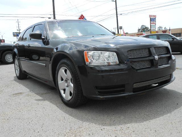 2008 Dodge Magnum Base