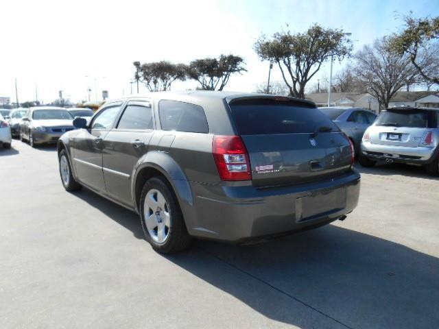2008 Dodge Magnum I4 MAN (SE)