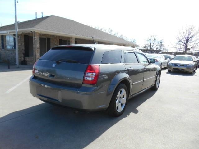 2008 Dodge Magnum I4 MAN (SE)