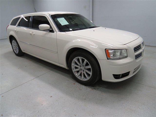 2008 Dodge Magnum 1500 135 WB Base