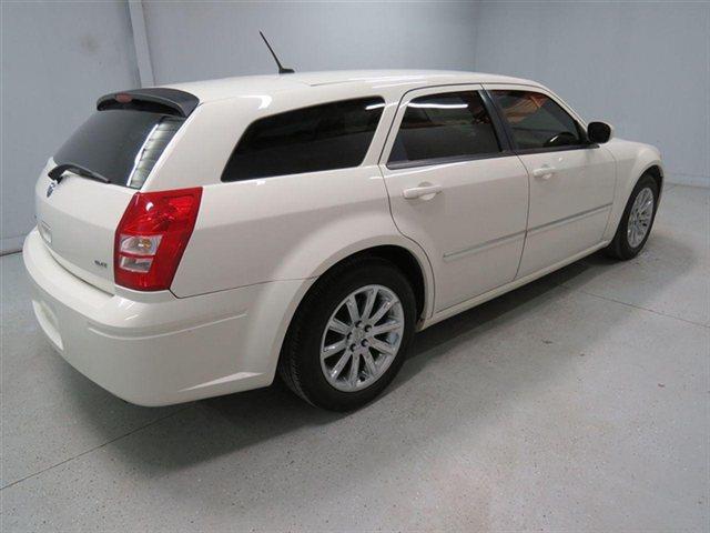 2008 Dodge Magnum 1500 135 WB Base