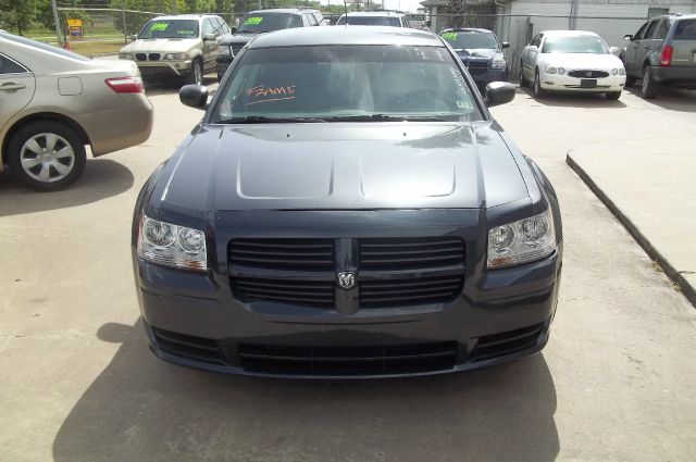 2008 Dodge Magnum Base