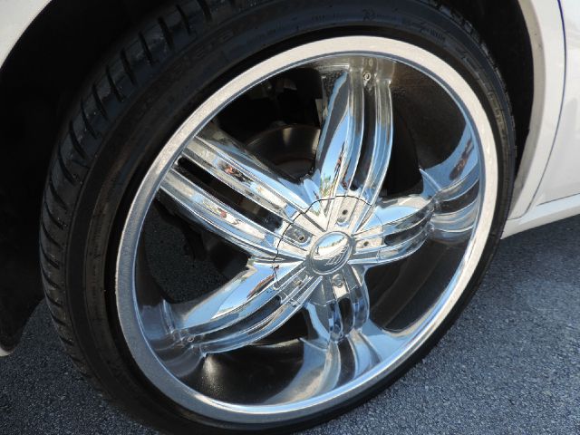 2008 Dodge Magnum Base