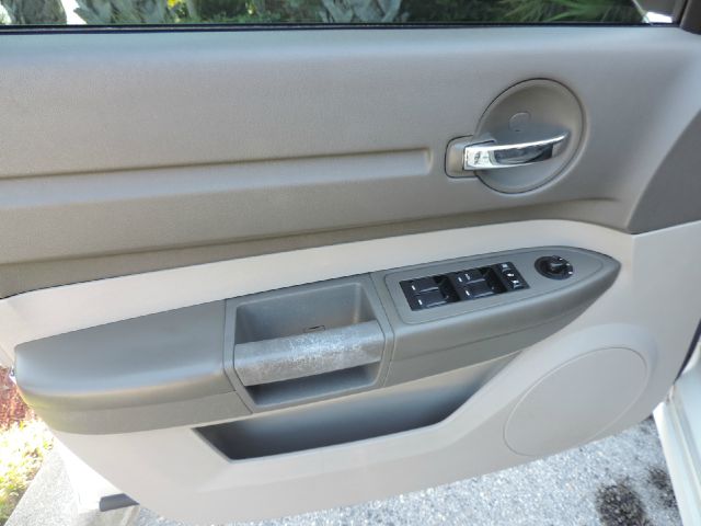 2008 Dodge Magnum Base