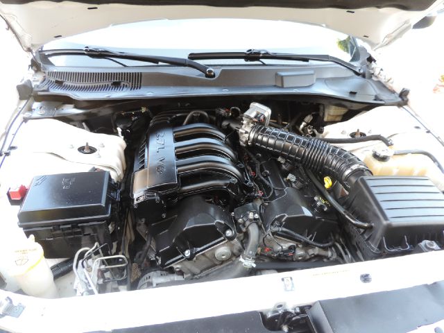 2008 Dodge Magnum Base