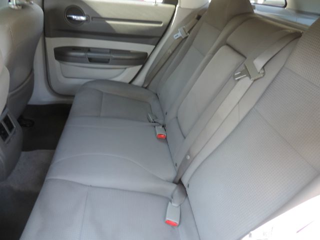 2008 Dodge Magnum Base