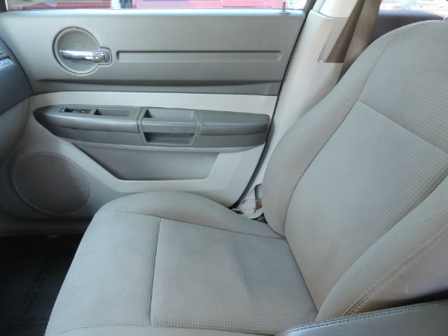 2008 Dodge Magnum Base