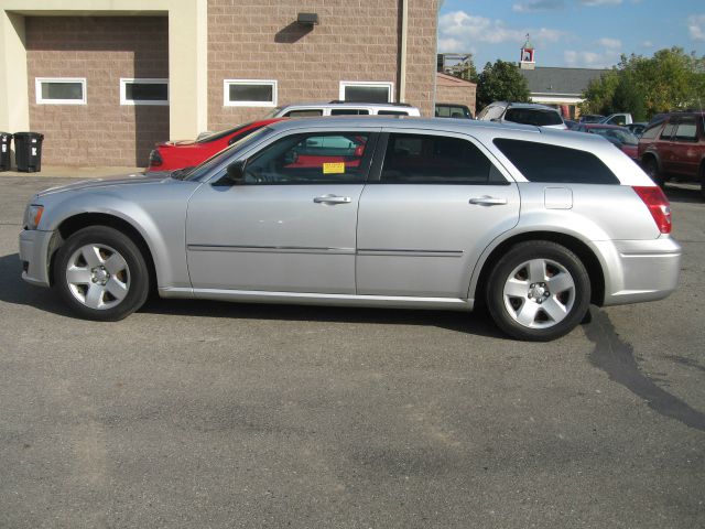 2008 Dodge Magnum S