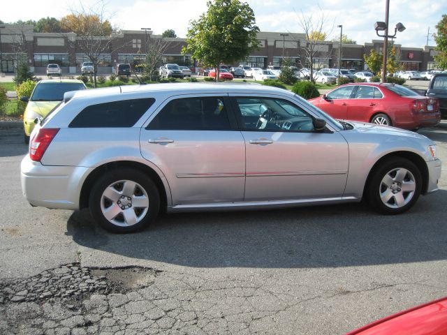 2008 Dodge Magnum S