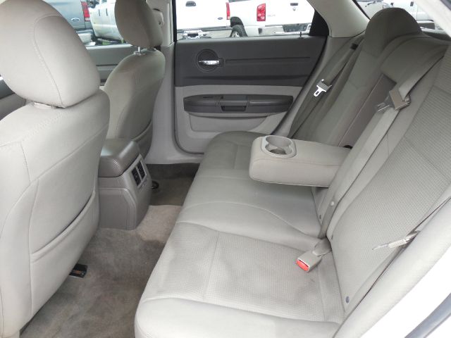 2008 Dodge Magnum Base