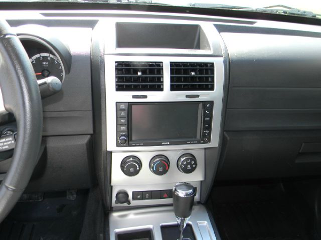 2011 Dodge Nitro Looks Like New