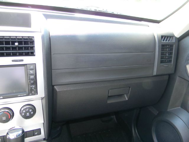 2011 Dodge Nitro Looks Like New