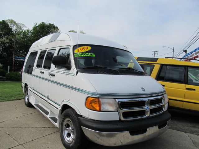 1999 Dodge Ram Van 1500 LS 4X4