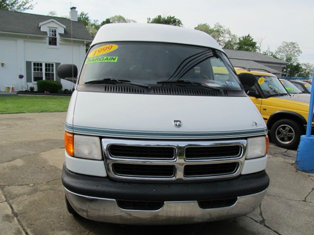 1999 Dodge Ram Van 1500 LS 4X4