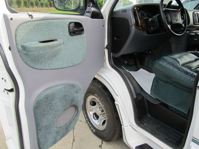 1999 Dodge Ram Van 1500 LS 4X4