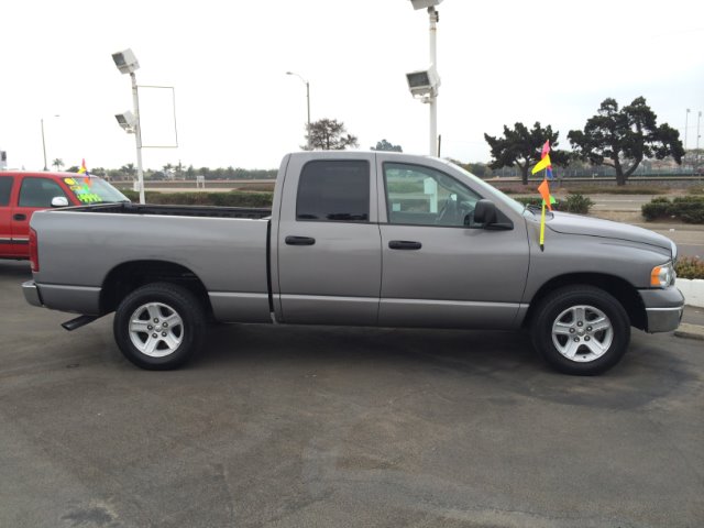 2005 Dodge Ram 5 Passenger Luxury Collection