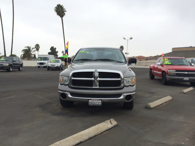 2005 Dodge Ram 5 Passenger Luxury Collection