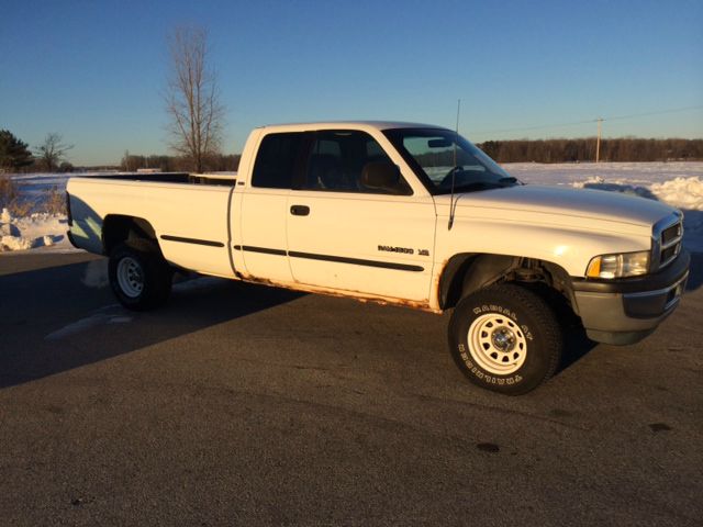 1998 Dodge Ram 1500 B3000 Cab Plus 2WD