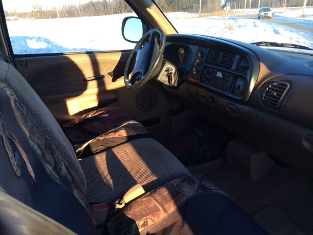 1998 Dodge Ram 1500 B3000 Cab Plus 2WD