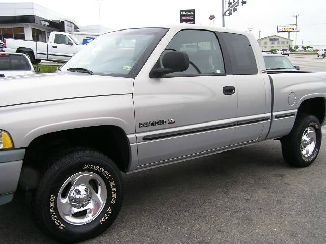 1998 Dodge Ram 1500 4dr Sdn Custom Sedan