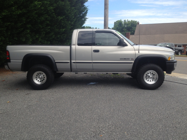 1998 Dodge Ram 1500 Extended Cab 4-wheel Drive LTZ